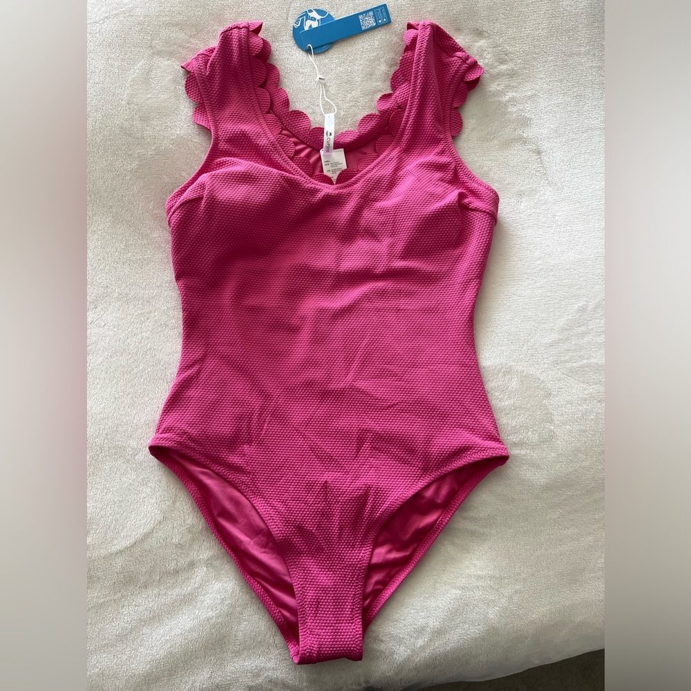 Cupshe one piece bathing suit. NWT scalloped straps.